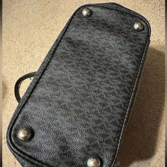 Michael Kors Signature logo pattern and logo charm purse - Picture 12 of 12